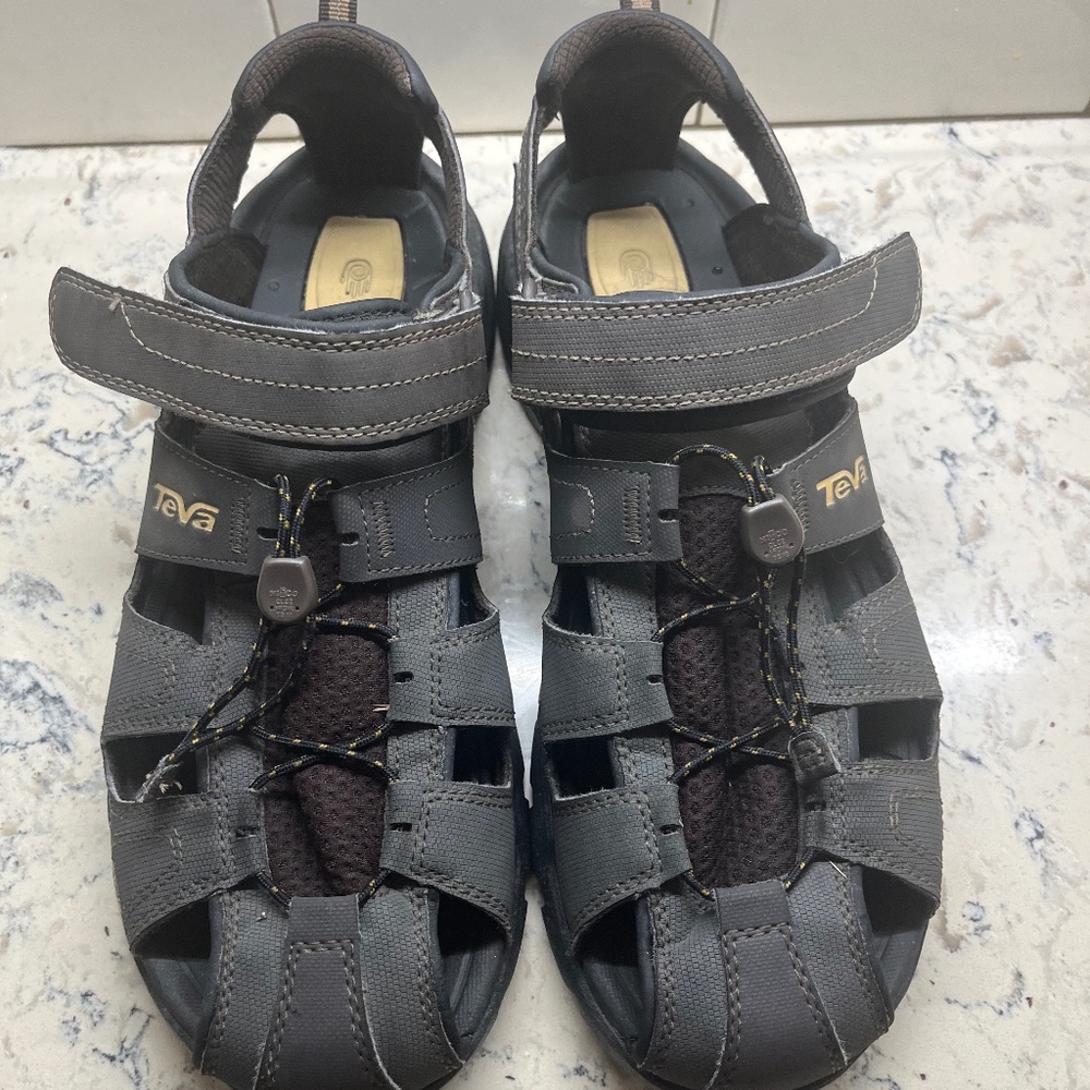Men's Teva Closed Toe Sandals Size 11 in very good condition.